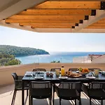 Villa Seafront For 10 People! Milna (Brac)