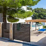Seafront For 10 People! Villa