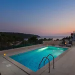 Villa Seafront For 10 People!