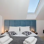 Villa Seafront For 10 People!