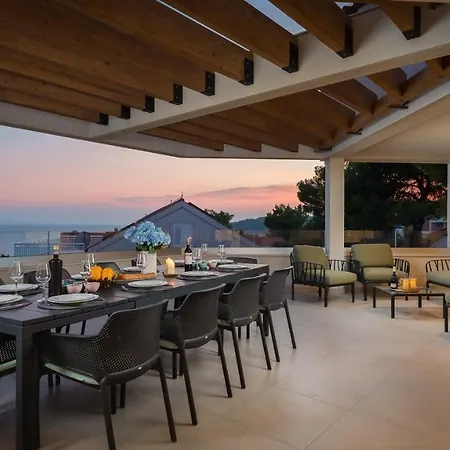 Seafront For 10 People! * 밀나