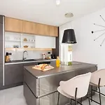 Seafront For 10 People! וילה *