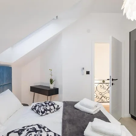 Seafront For 10 People! 别墅