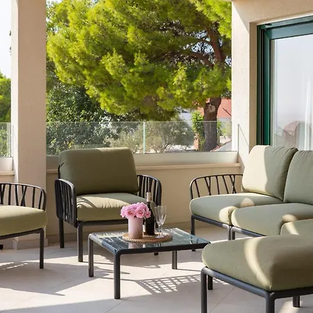 Seafront For 10 People! Vila *