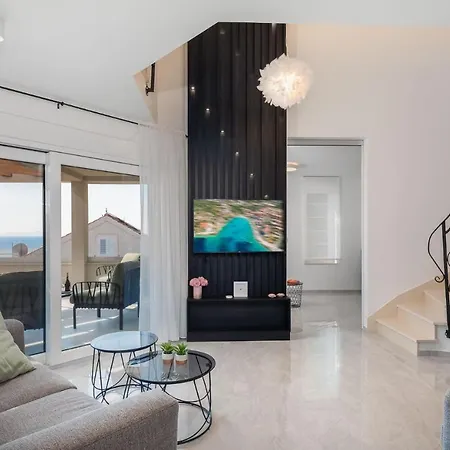 别墅 Seafront For 10 People! 米欧纳