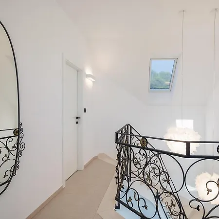 Seafront For 10 People! 别墅 *