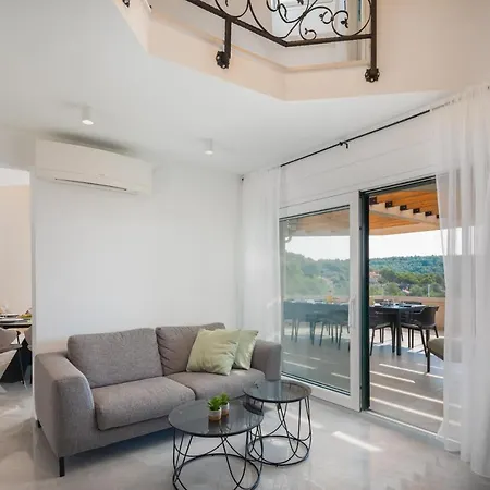 Seafront For 10 People! 别墅