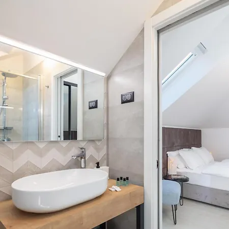 Willa Lumina - Seafront Pool Villa, Milna, Brac *