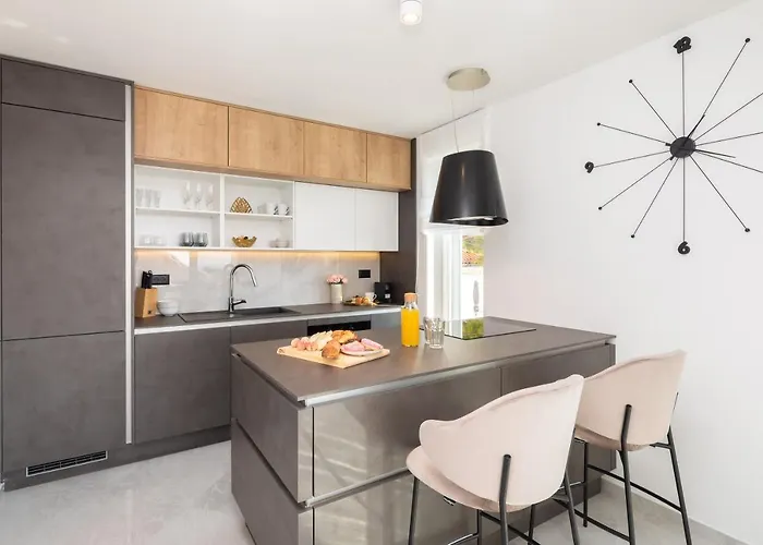 Seafront For 10 People! Vila *