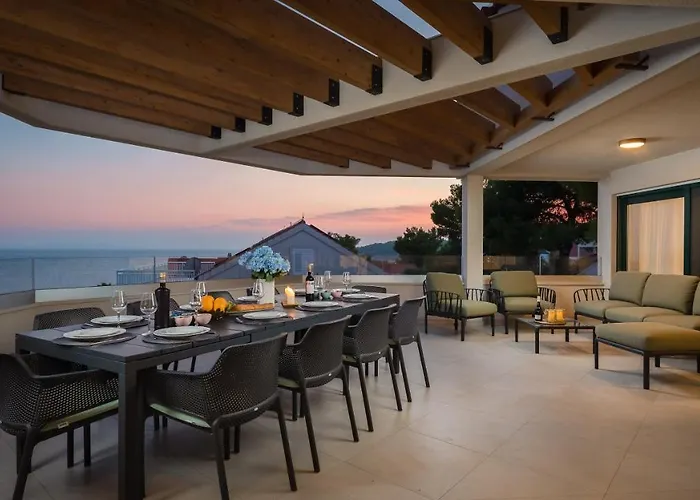 Seafront For 10 People! * Милна