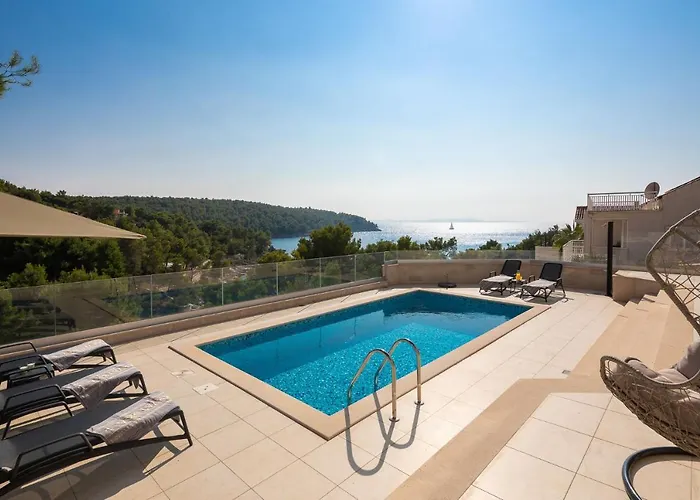 Seafront For 10 People! Vila *