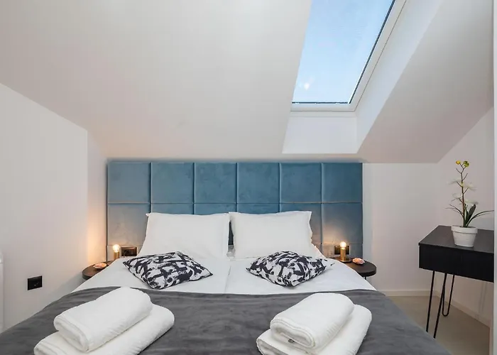 Vila Seafront For 10 People!