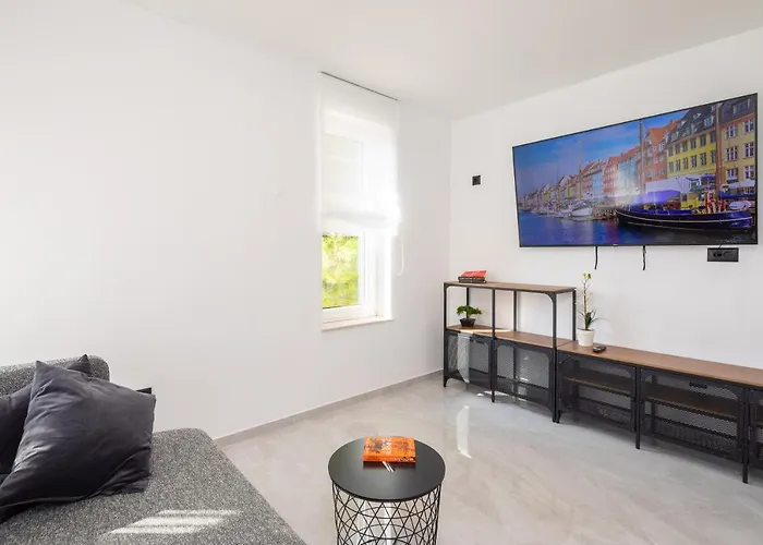 Вилла Seafront For 10 People! Милна