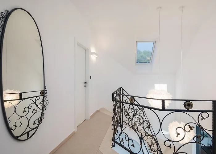 Seafront For 10 People! Vila *