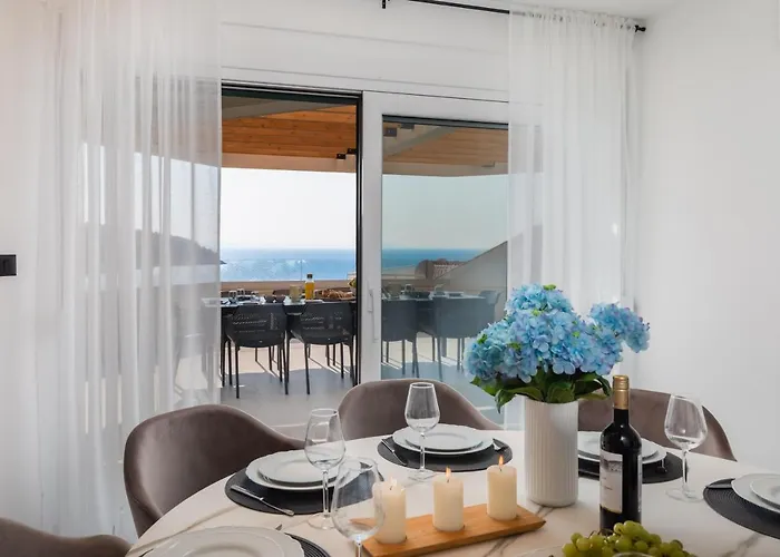 Seafront For 10 People! *