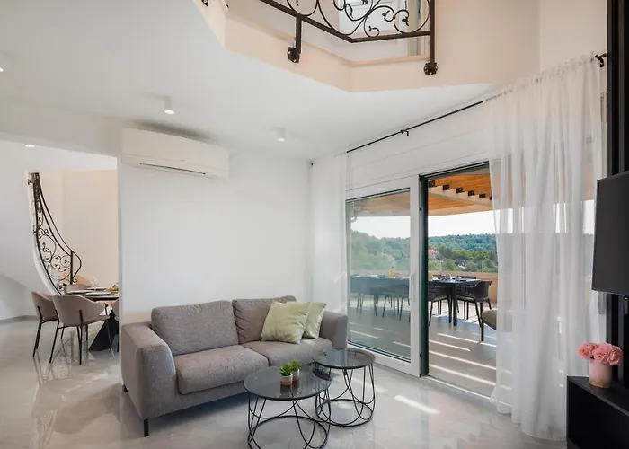 Seafront For 10 People! Vila