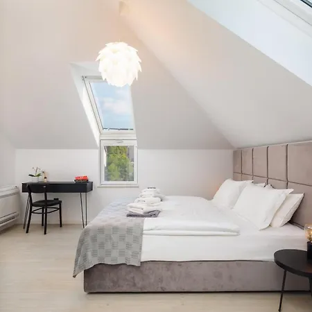 Seafront For 10 People! * ميلنا