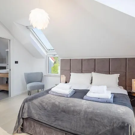 Seafront For 10 People!